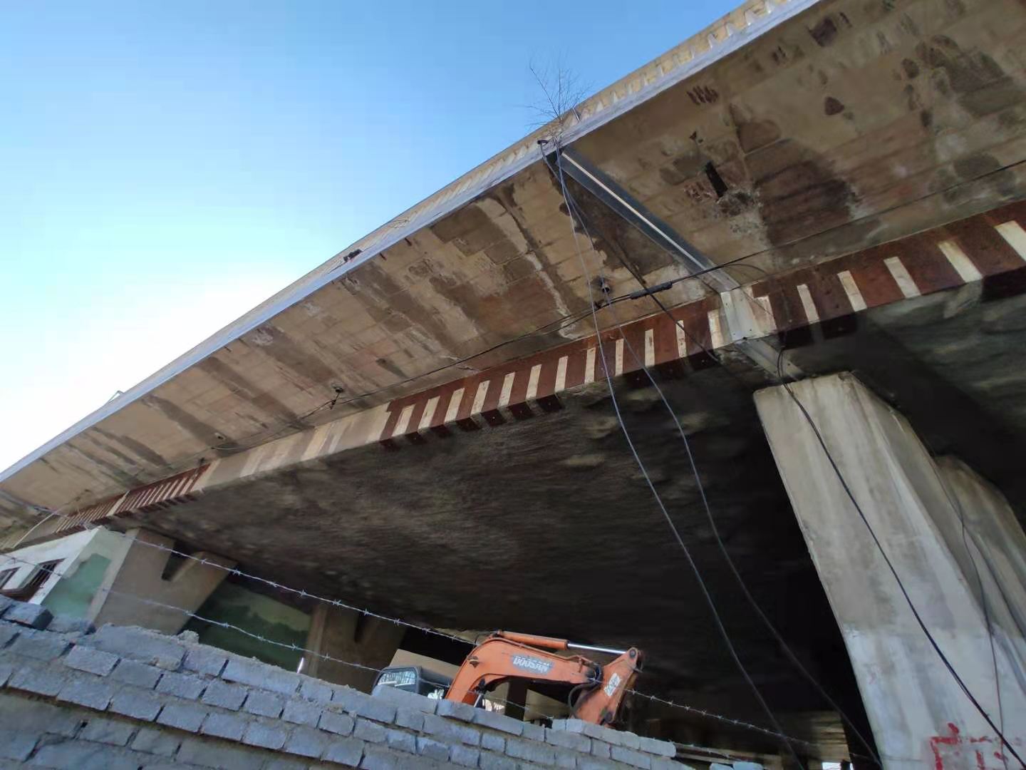 潜江经济开发区桥梁粘钢加固的四大特性